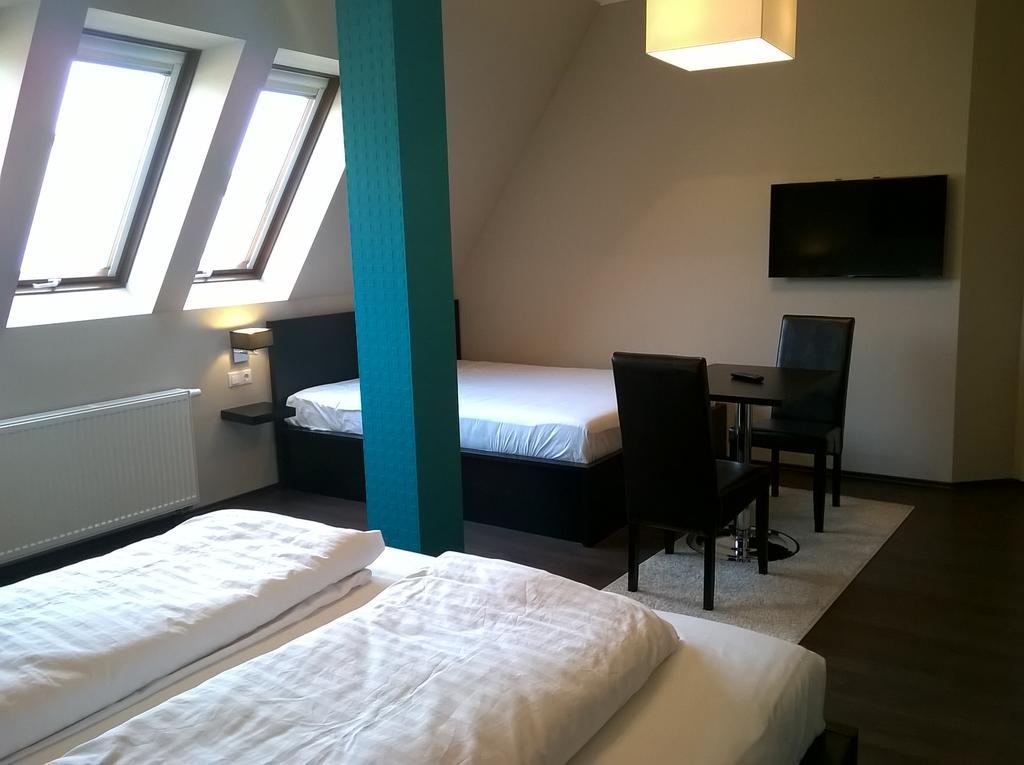 Parton Hotel & Bowling Tiszakécske Quarto foto